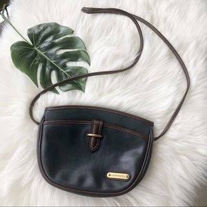 VINTAGE LIZ CLAIBORNE PURSE IN NAVY.